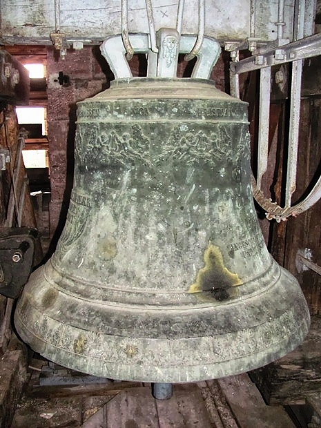 Dzwon w kościele